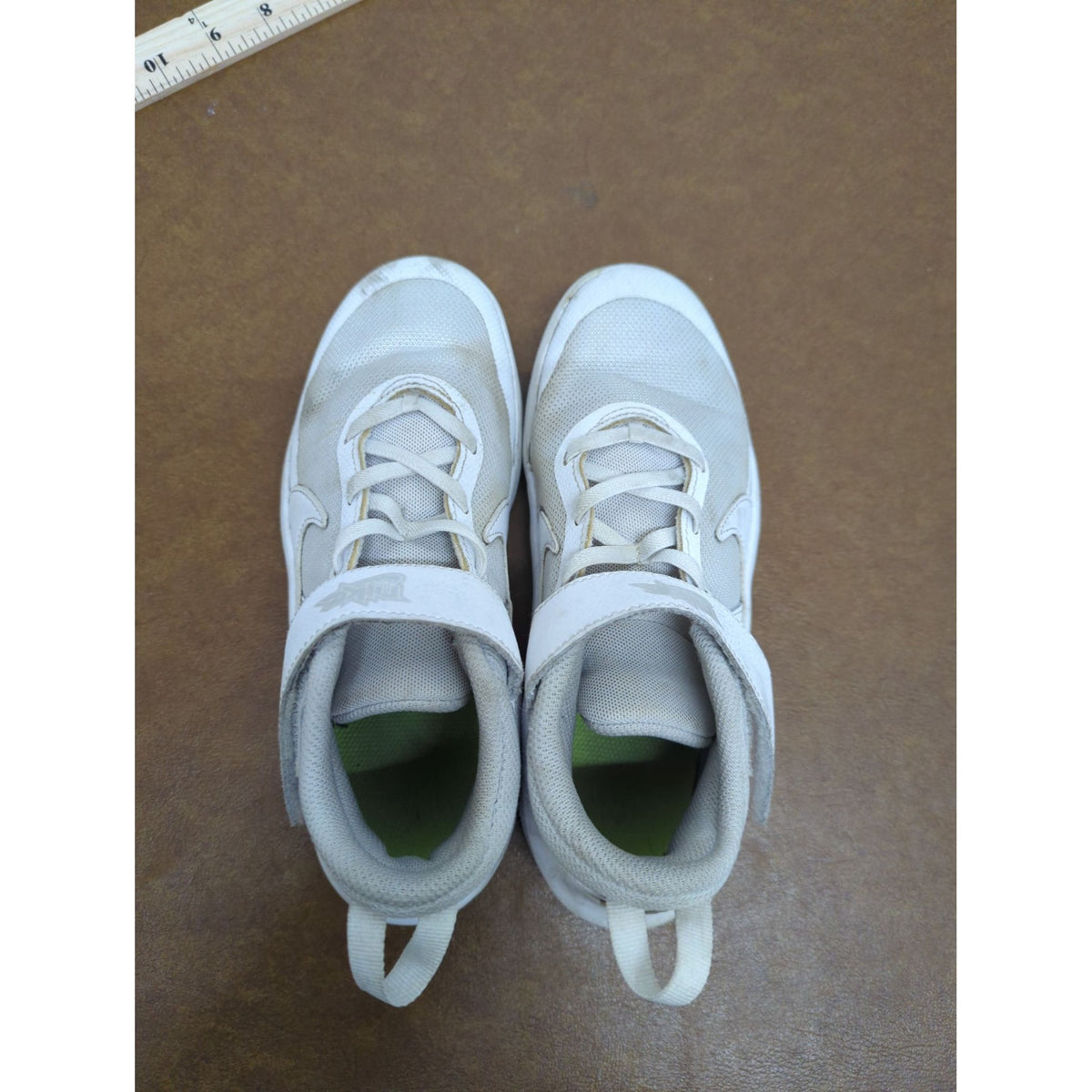 Nike Kids White Sneakers With Velcro Strap Size US 2.5Y