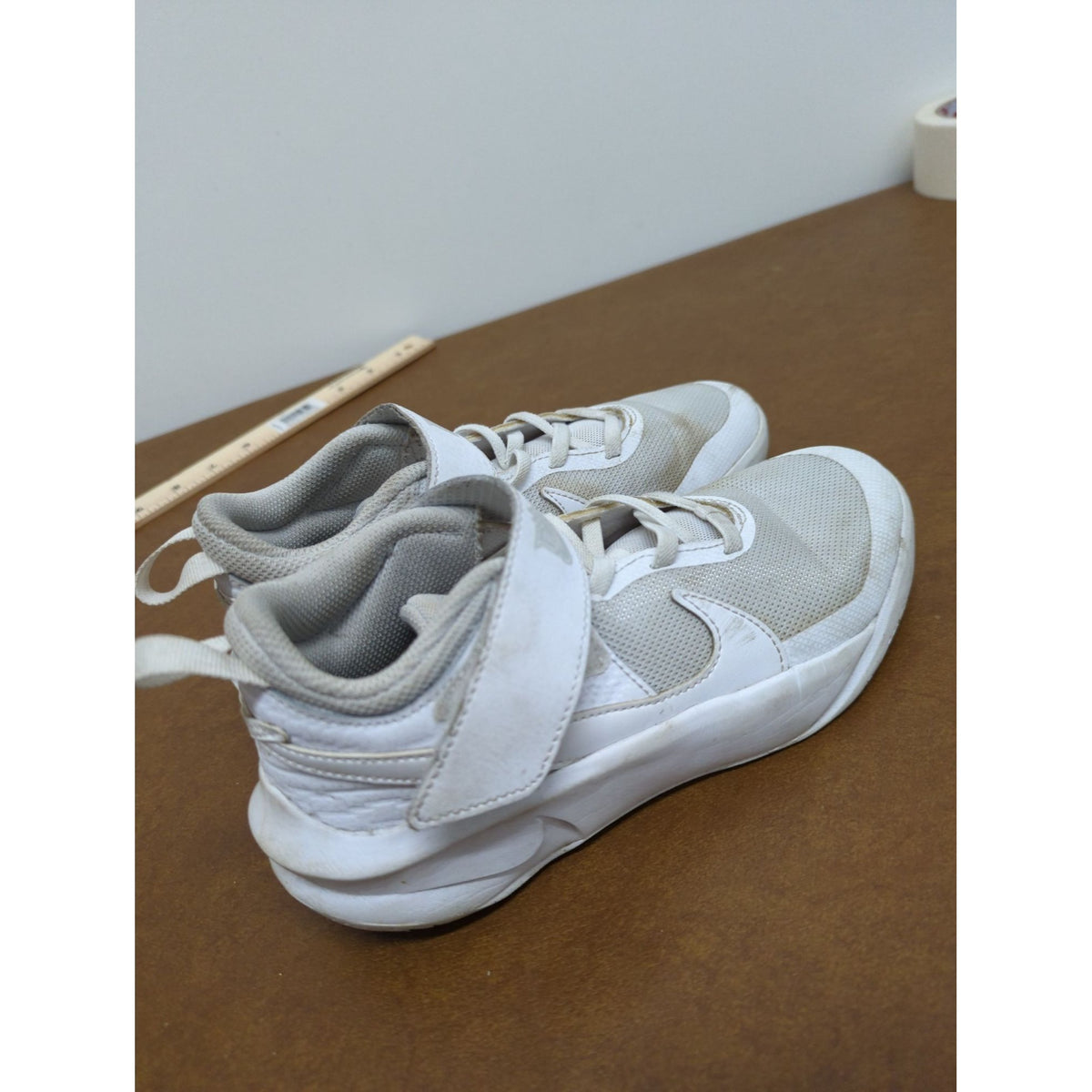 Nike Kids White Sneakers With Velcro Strap Size US 2.5Y