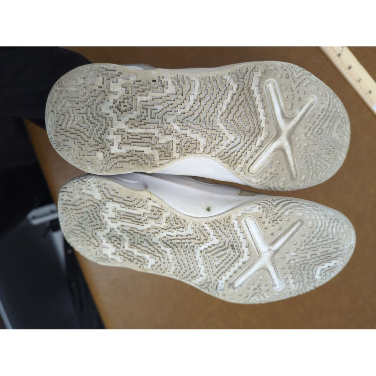 Nike Kids White Sneakers With Velcro Strap Size US 2.5Y