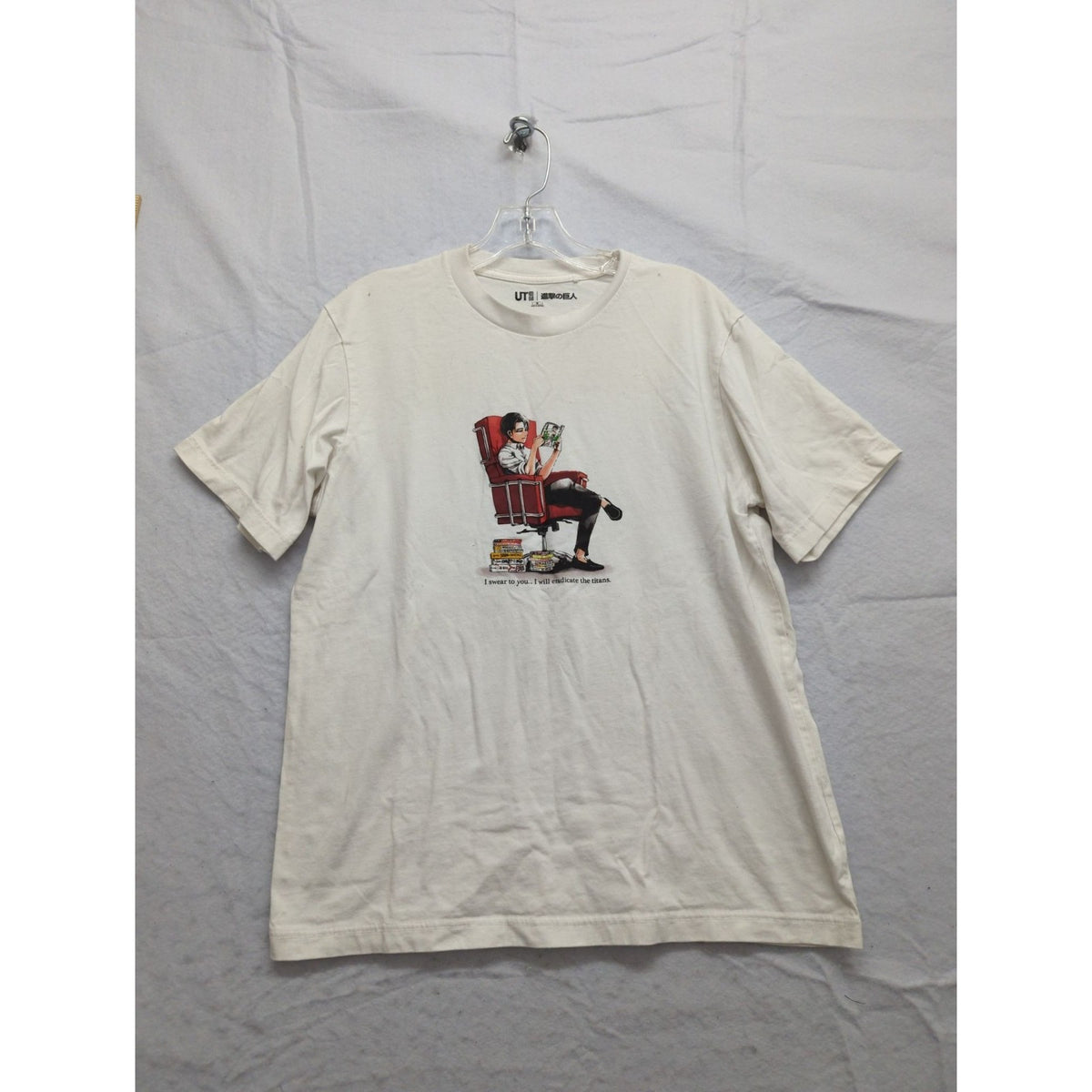 Attack On Titan Uniqlo UT Graphic Tee White M Levi Manga Panel Short Sleeve Casu