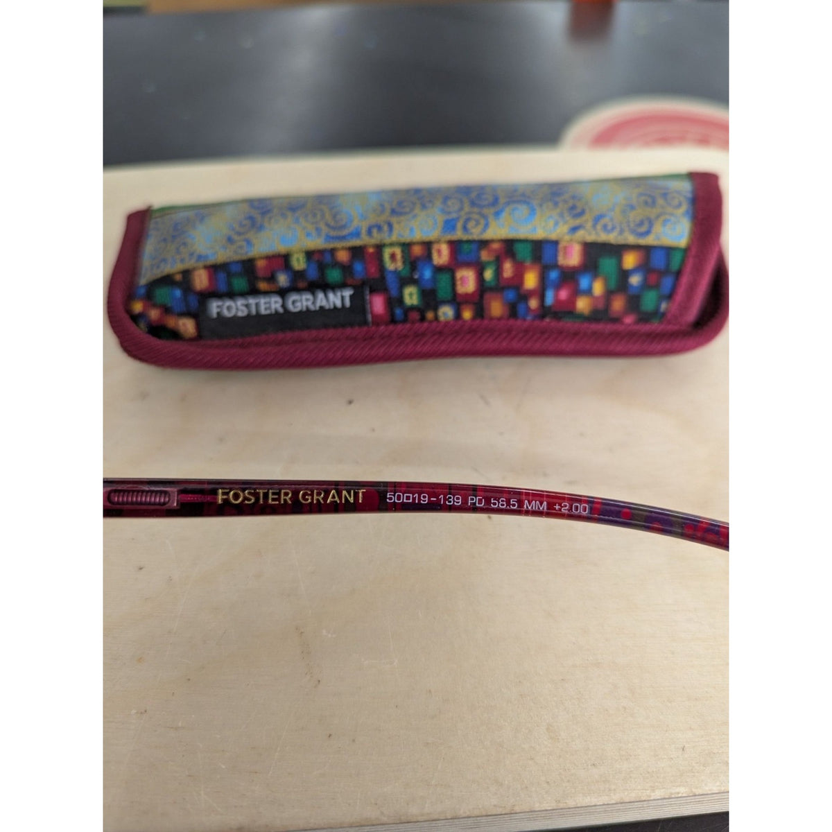 Foster Grant Allegra WIN Reading Glasses +2.00 With Colorful Pattern Case 50019-