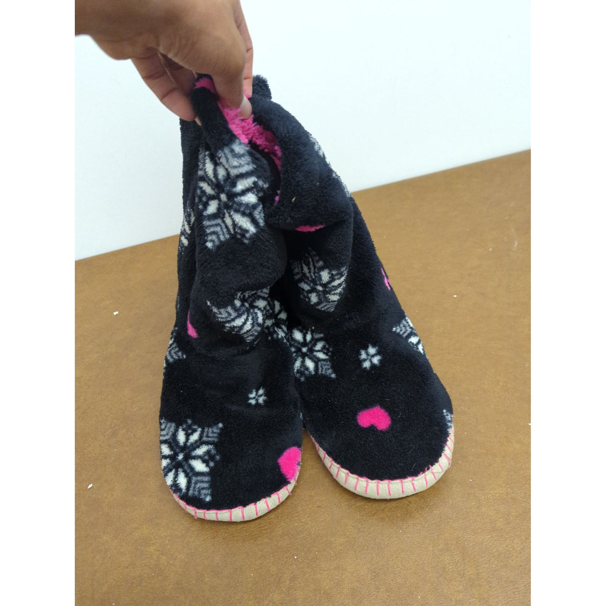 Jenni By Jennifer Moore Womens XL Black Fleece Bootie Slippers With Snowflake & Heart Pattern