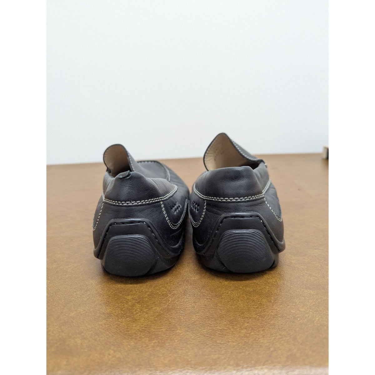 Ecco Mens Black Leather Slip-On Loafers Size 43 With White Stitching