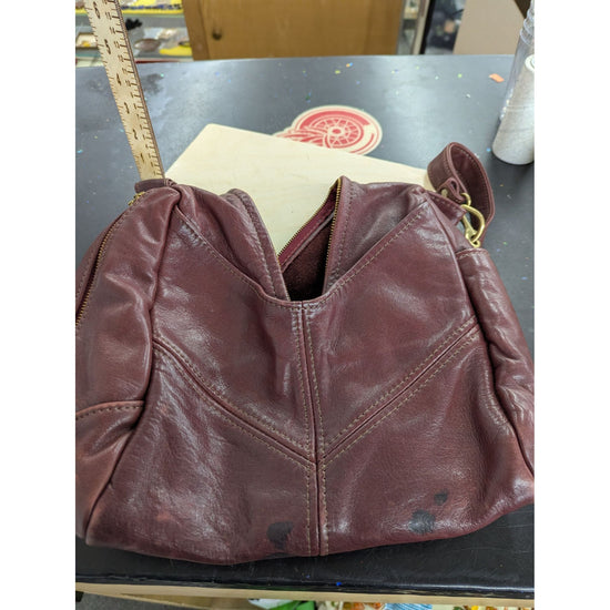 Vintage Burgundy Leather Shoulder Bag With Gold-Tone Hardware And Zipper Closure