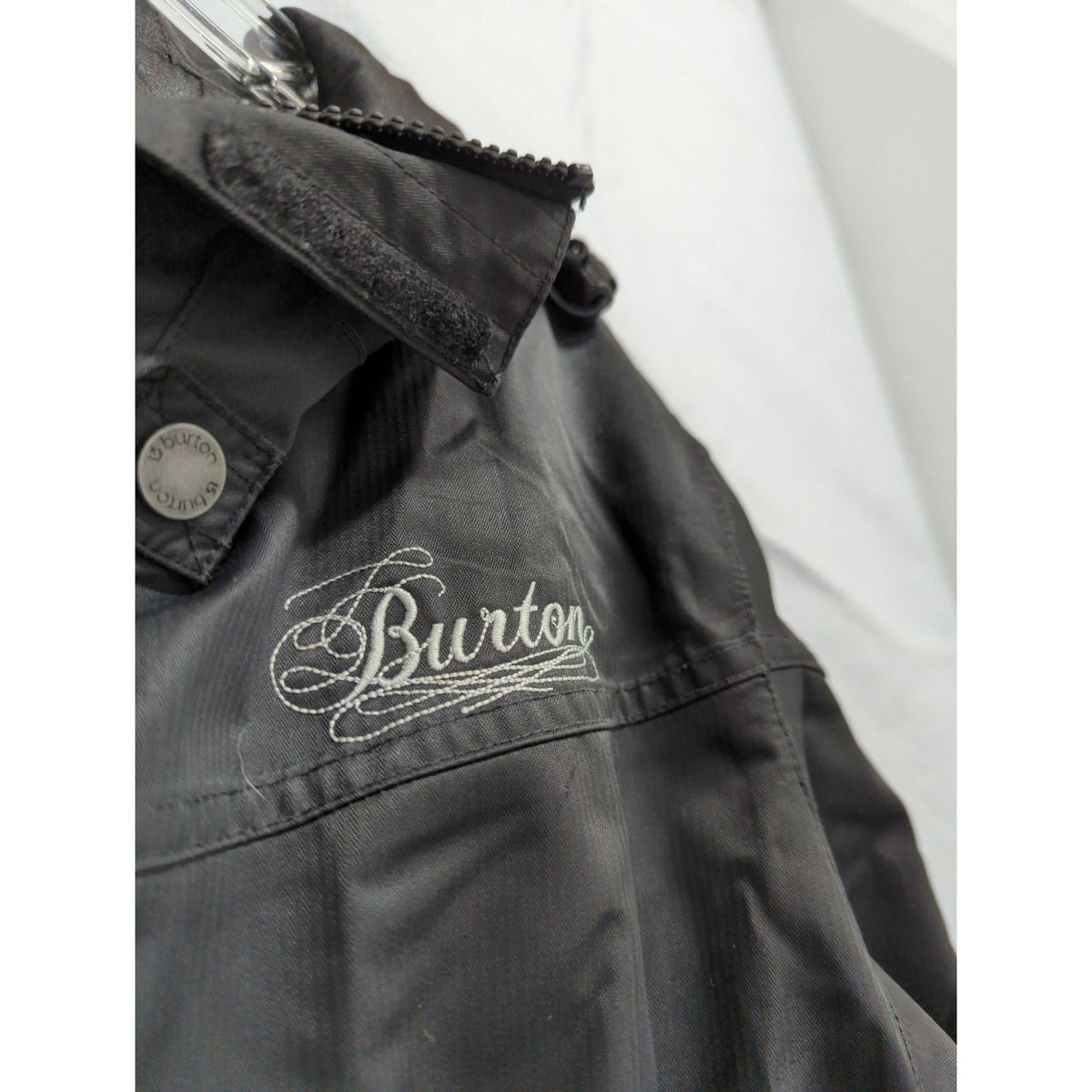 Burton Black Hooded Winter Jacket With Zipper & Snap Closures Size L Lightweight