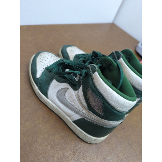 Air Jordan Retro High Tops Green & White Sneakers Mens Size 8 Distressed Pre-Owned