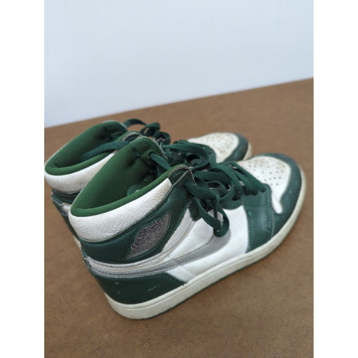 Air Jordan Retro High Tops Green & White Sneakers Mens Size 8 Distressed Pre-Owned