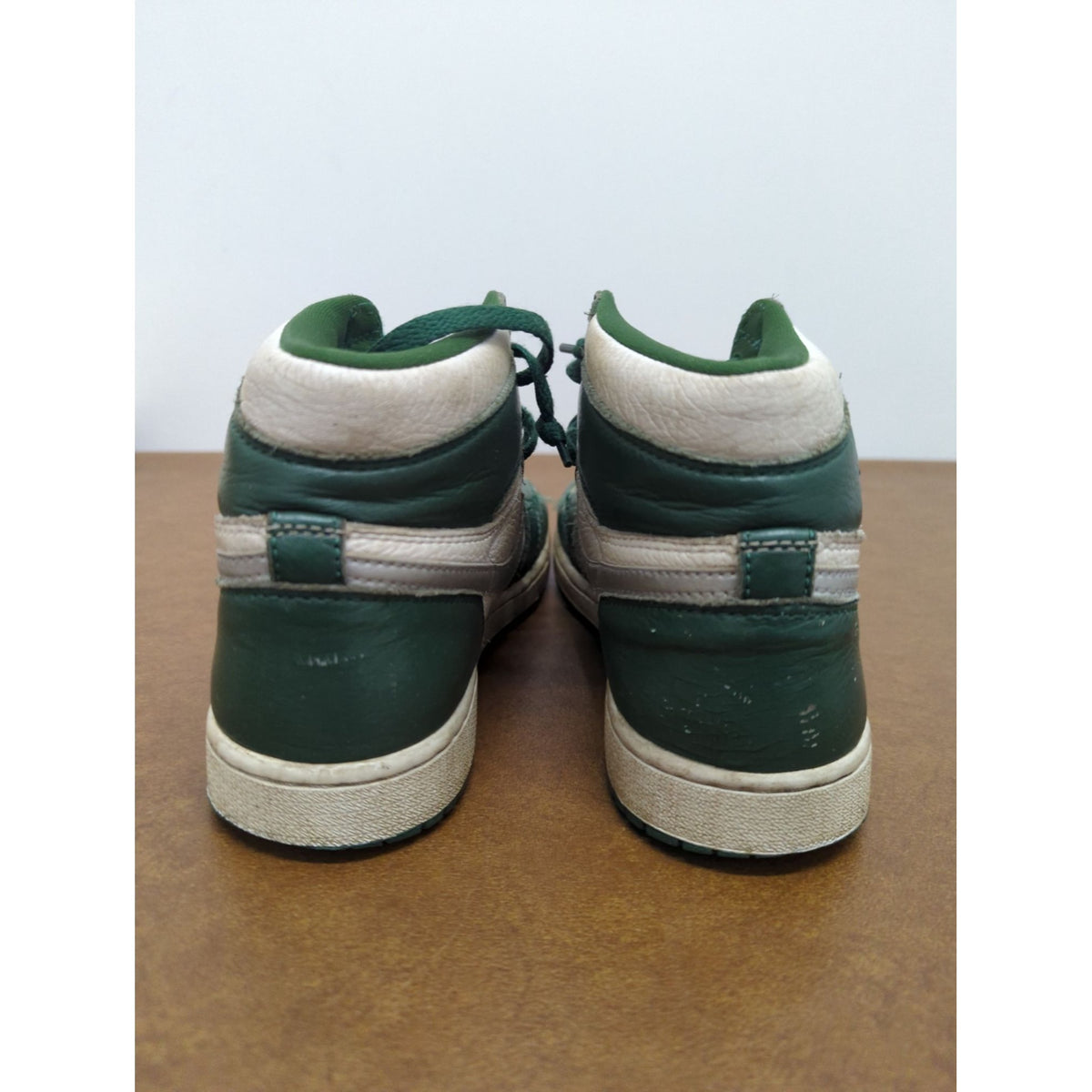 Air Jordan Retro High Tops Green & White Sneakers Mens Size 8 Distressed Pre-Owned