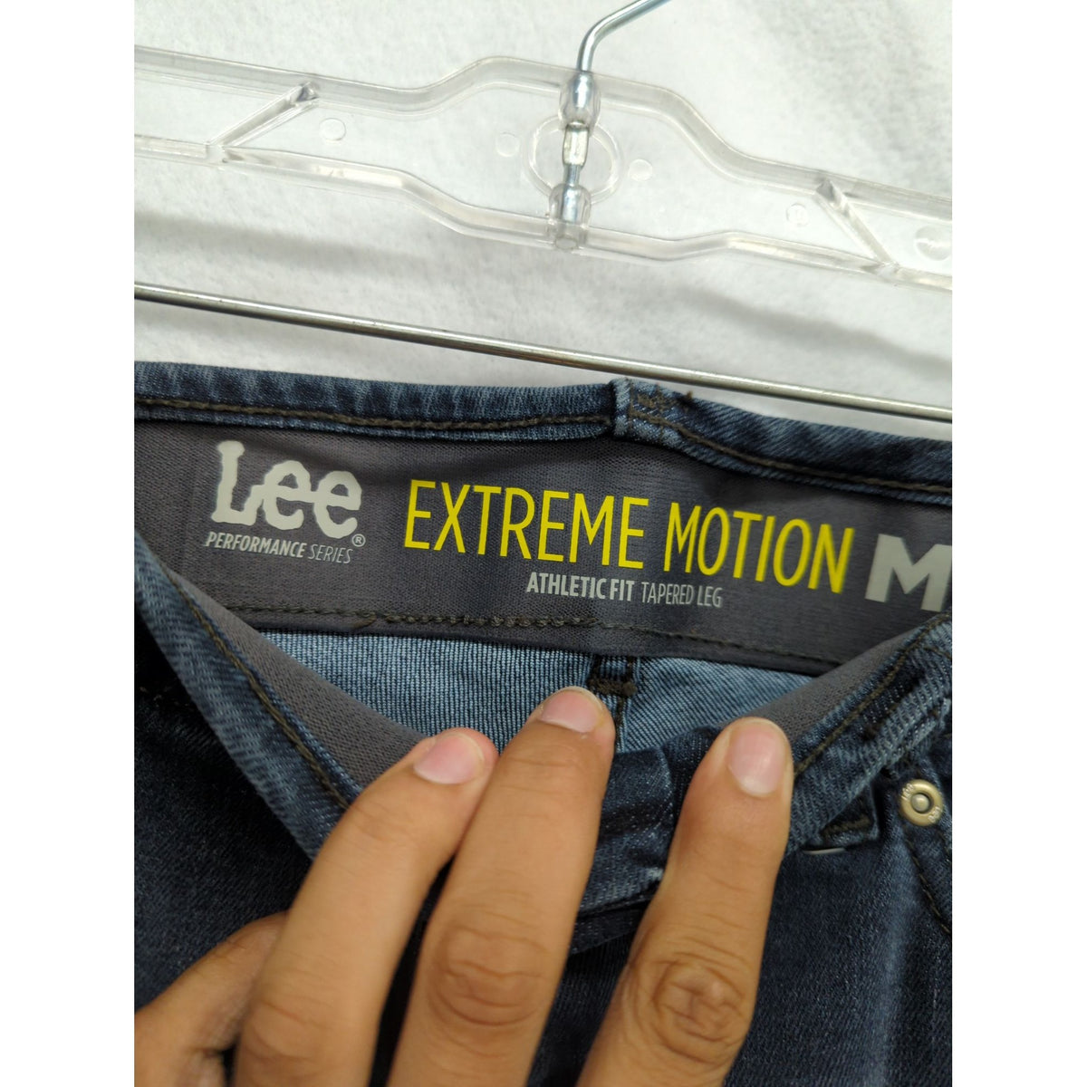 Lee Mens Extreme Motion Athletic Fit Tapered Leg Jeans Medium Wash Size M