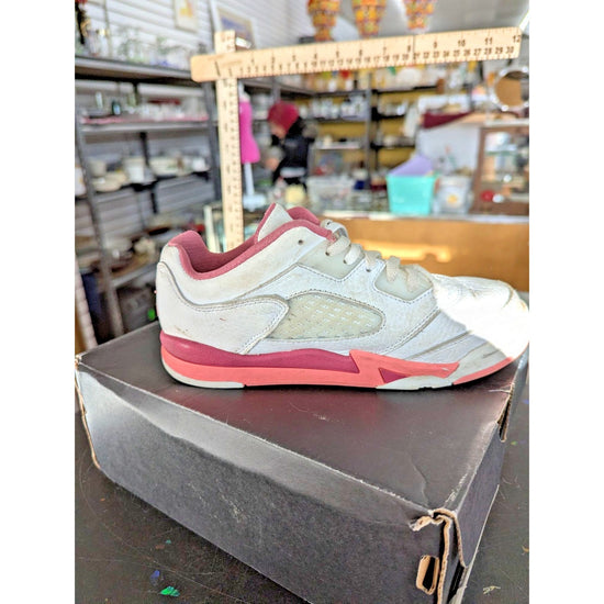 Air Jordan 3 Retro Low GS Sneakers White/Pink Youth Size 1.5 Leather Basketb