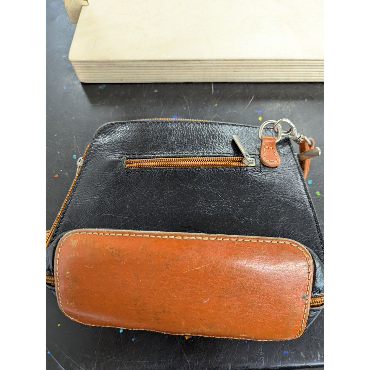 Vintage Vera Pelle Black & Brown Leather Wristlet With Zipper Closure & Back Pocket Made In Italy