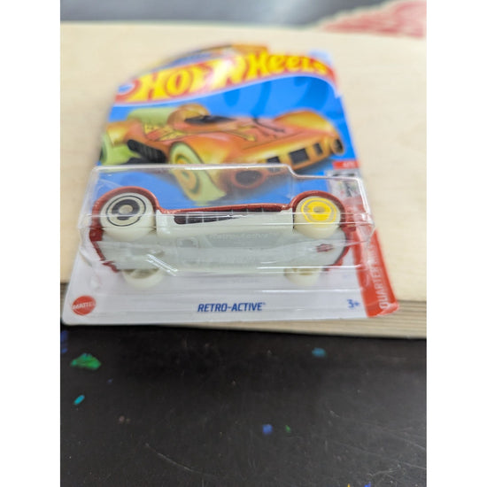 Hot Wheels Retro-Active Quarter Mile Heroes 4/5 Diecast Car In Blister Packaging Glow-In-The-Dark Feature 2021 Release
