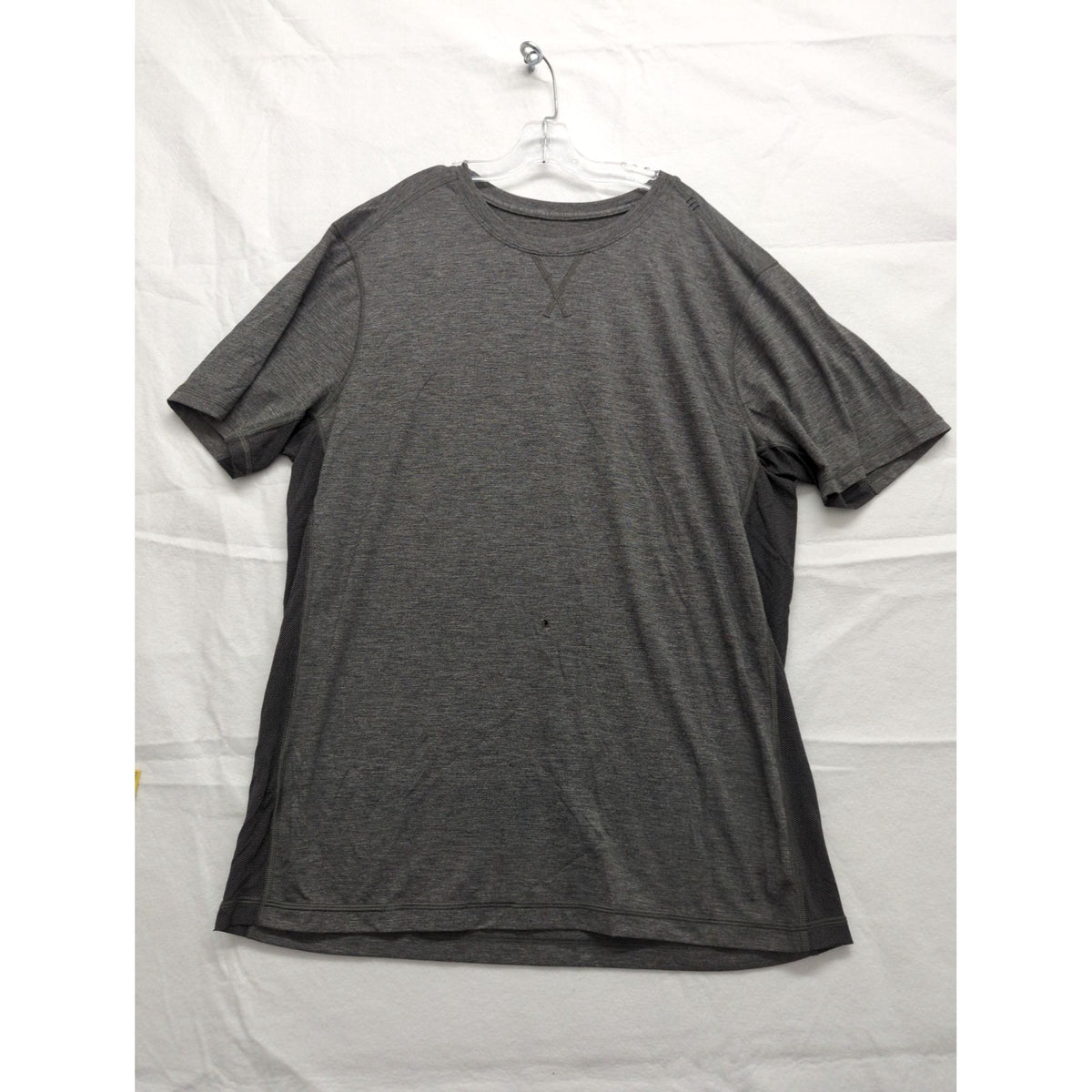 Lululemon Mens Gray Short Sleeve Performance T-Shirt With Mesh Panels Size XL