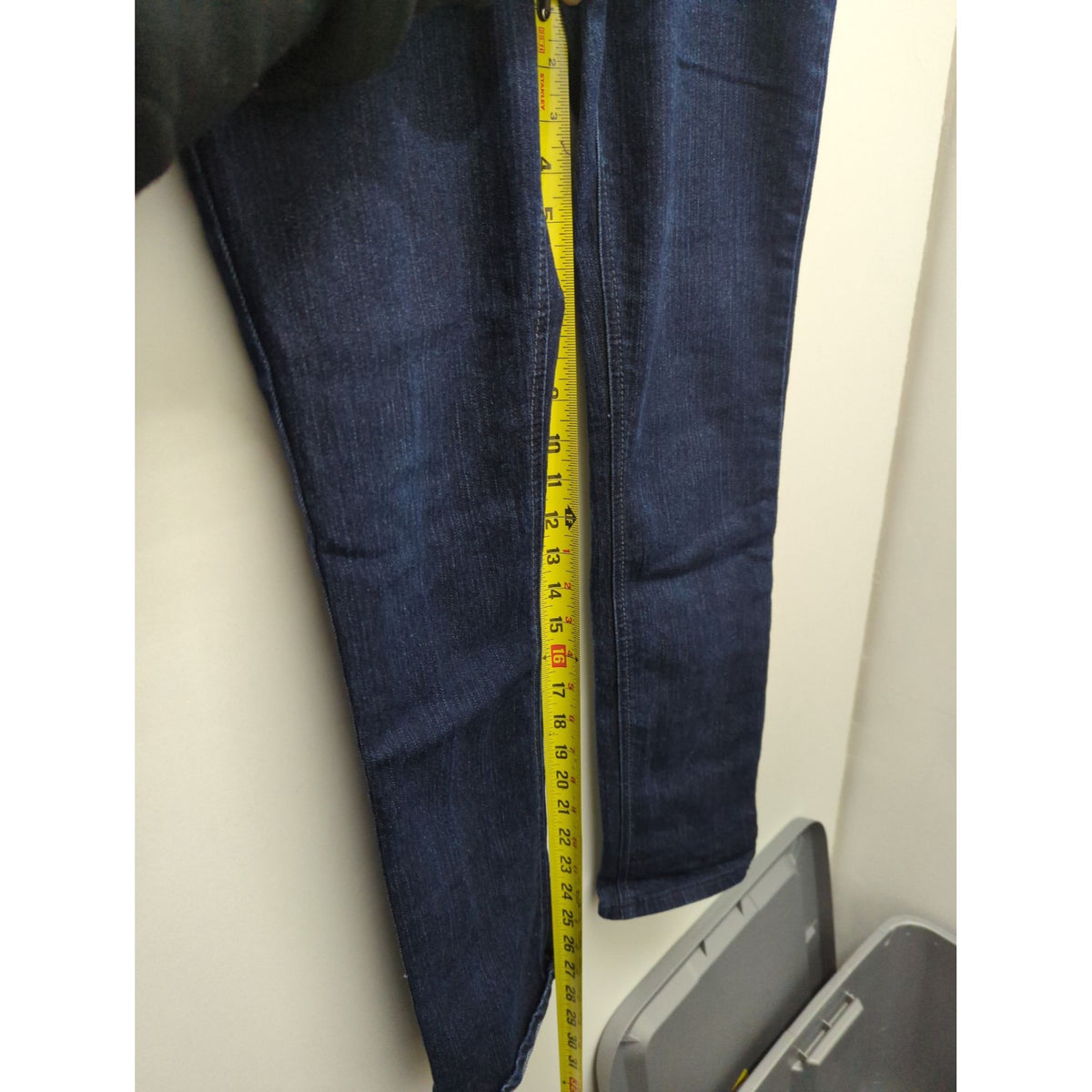 Southpole Womens Dark Wash Skinny Jeans With Sequin Back Pockets Size 11