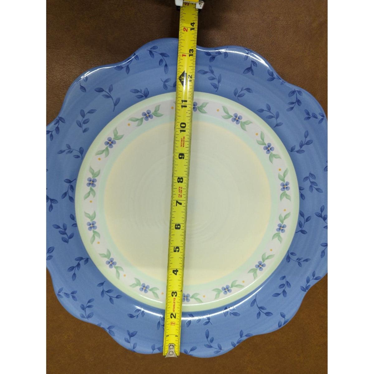 Pfaltzgraff Set Of 2 Blue Scalloped Plates With Floral Pattern 12" & 10" Diameter Ceramic Dinnerware