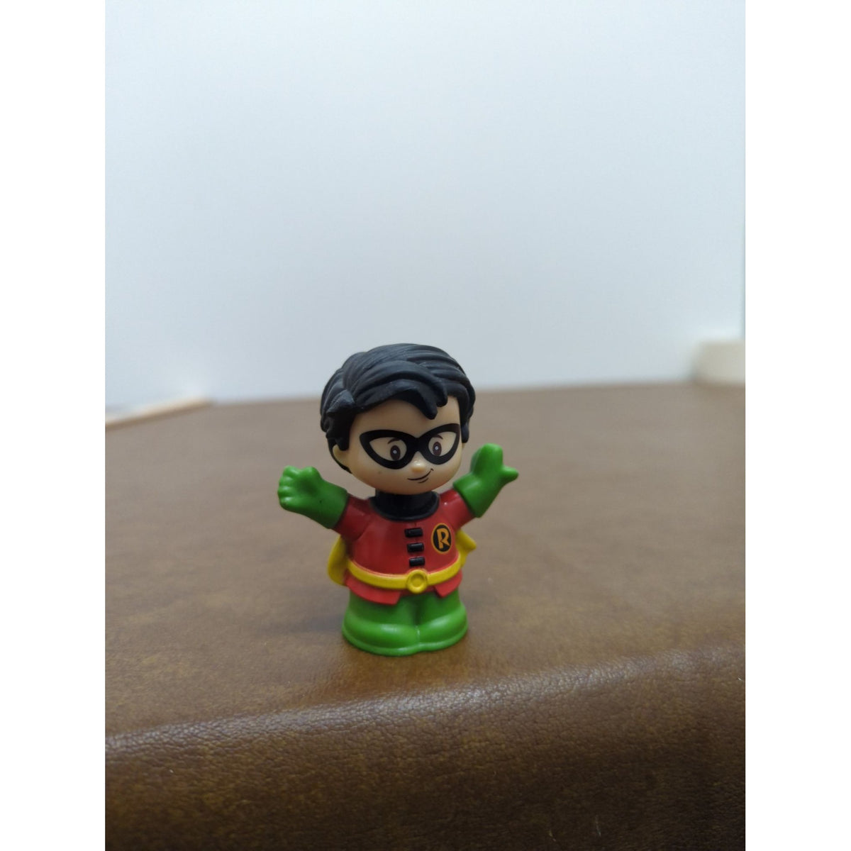Robin Action Figure Toy DC Comics Superhero 2.5" Yellow Cape & Red Outfit