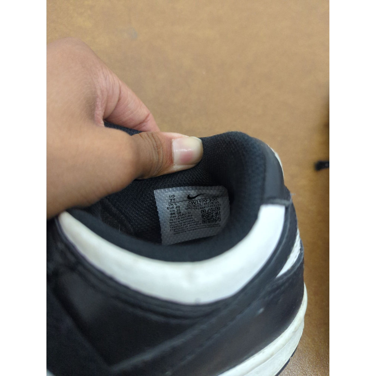 Nike Dunk Low Black & White Sneakers US 7Y Pre-Owned