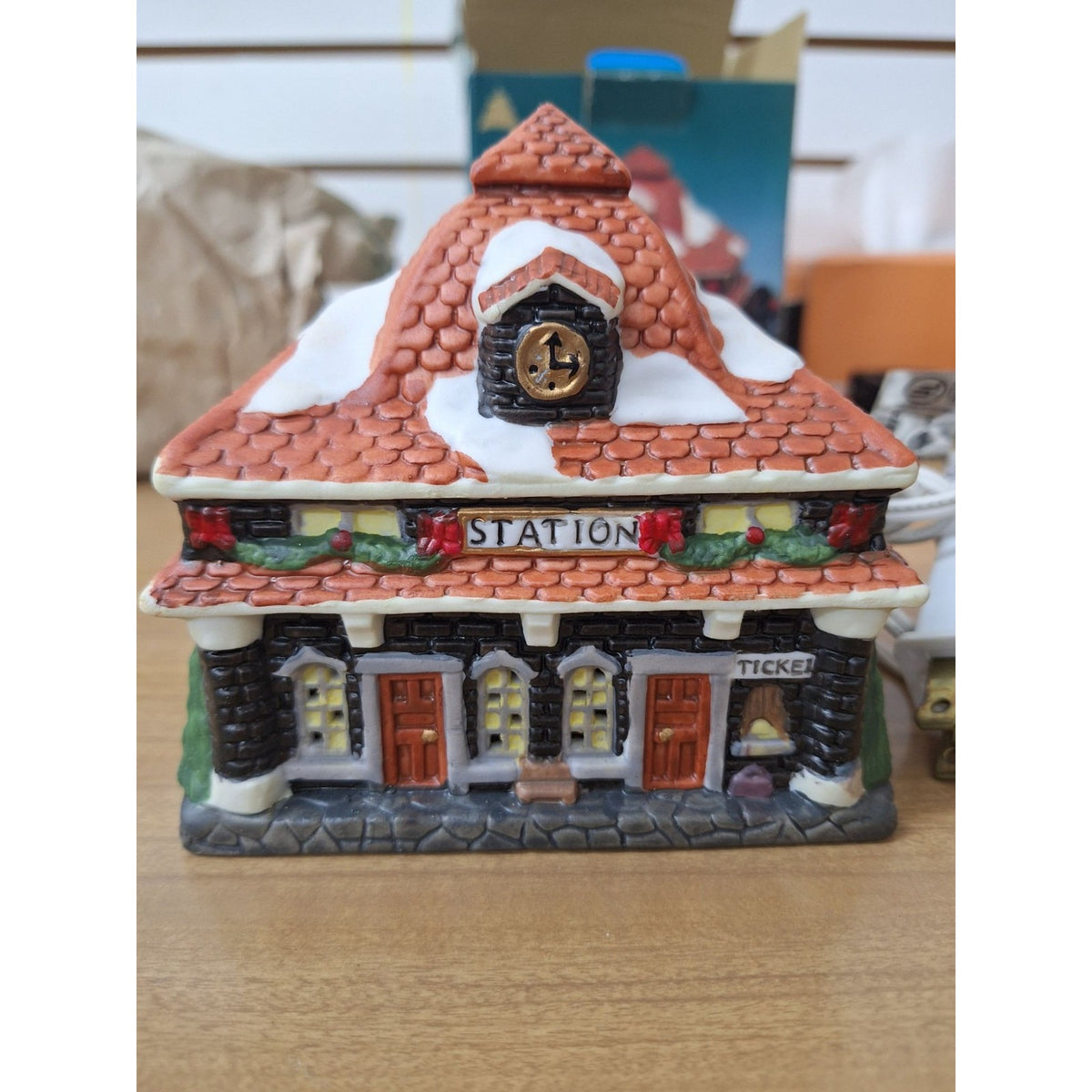 Trim A Home Holiday Memories Light-Up Station Decor
