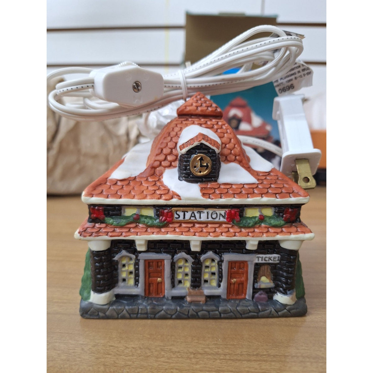 Trim A Home Holiday Memories Light-Up Station Decor