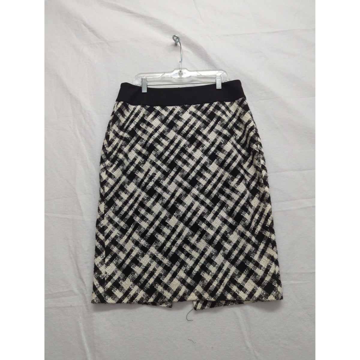 White House Black Market Plaid Pencil Skirt Size 8 Black & White Tweed Back Zip 24" Length