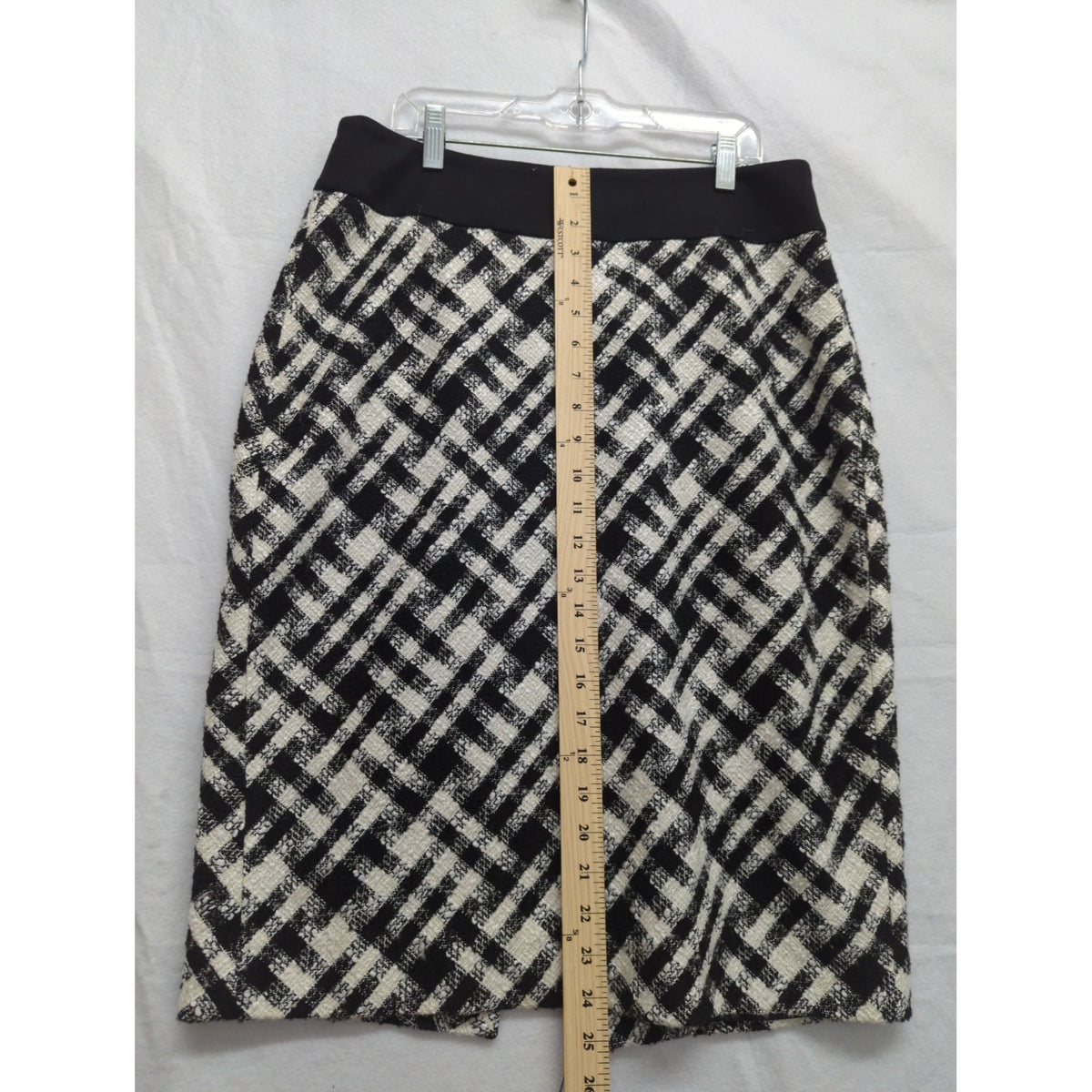 White House Black Market Plaid Pencil Skirt Size 8 Black & White Tweed Back Zip 24" Length