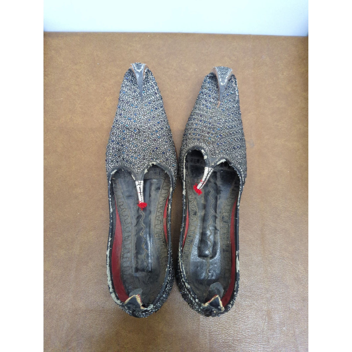 Vintage Handcrafted Beaded Mojari Shoes With Pointed Toe Design Size 9 Black & Silver. Pre-Owned Condition.