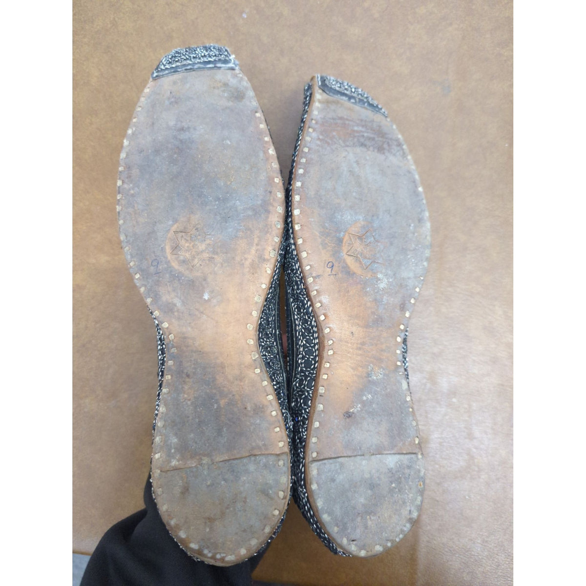 Vintage Handcrafted Beaded Mojari Shoes With Pointed Toe Design Size 9 Black & Silver. Pre-Owned Condition.