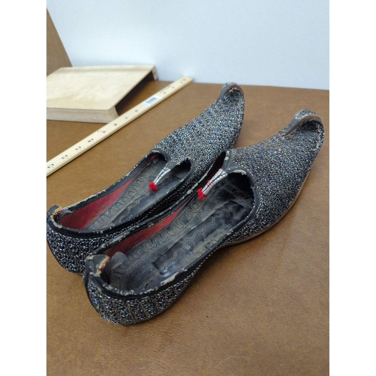 Vintage Handcrafted Beaded Mojari Shoes With Pointed Toe Design Size 9 Black & Silver. Pre-Owned Condition.
