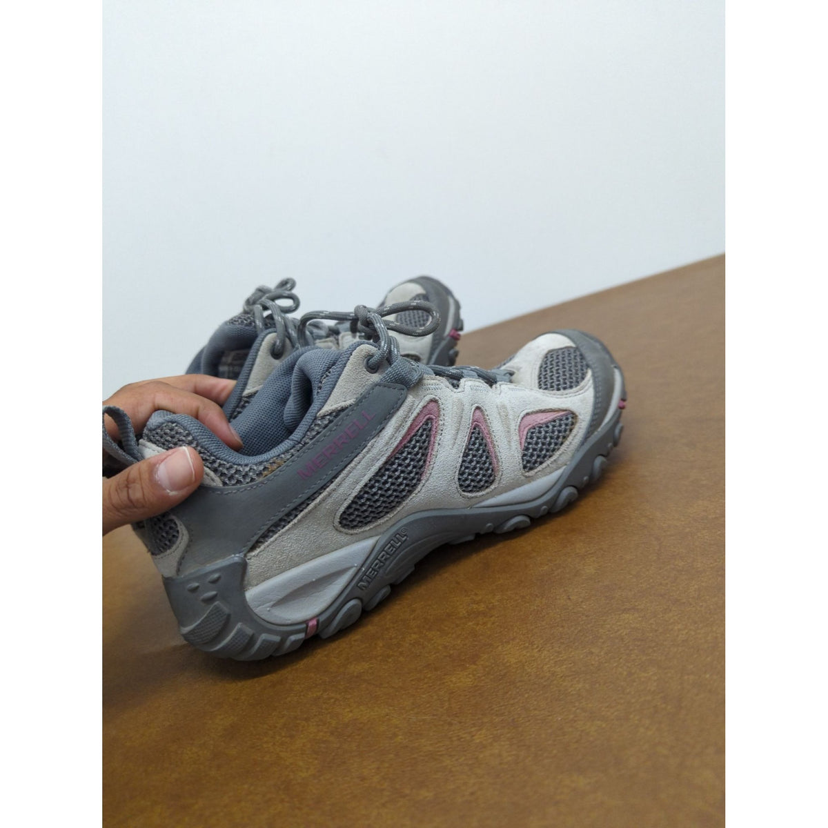 Merrell Womens Gray & Pink Hiking Shoes Size 6.5 Durable Mesh & Suede Upper Non-Slip Outsole