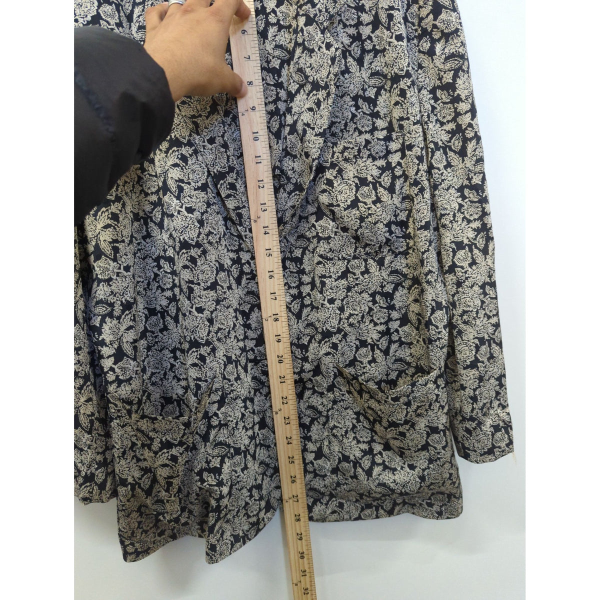 Chaus Black & Gold Floral Print Long Sleeve Blazer Size 8 Made In Taiwan