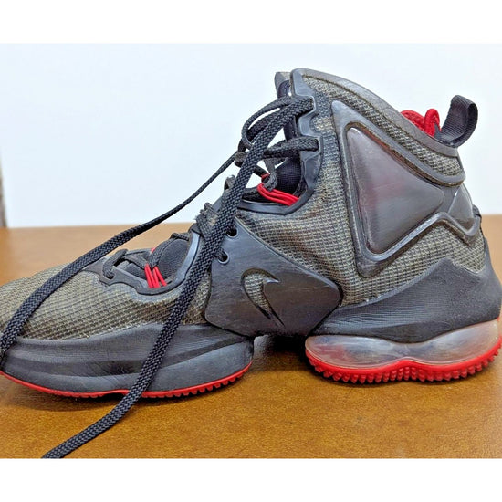 Nike LeBron Witness 6 Black/Red Basketball Shoes Size 7Y