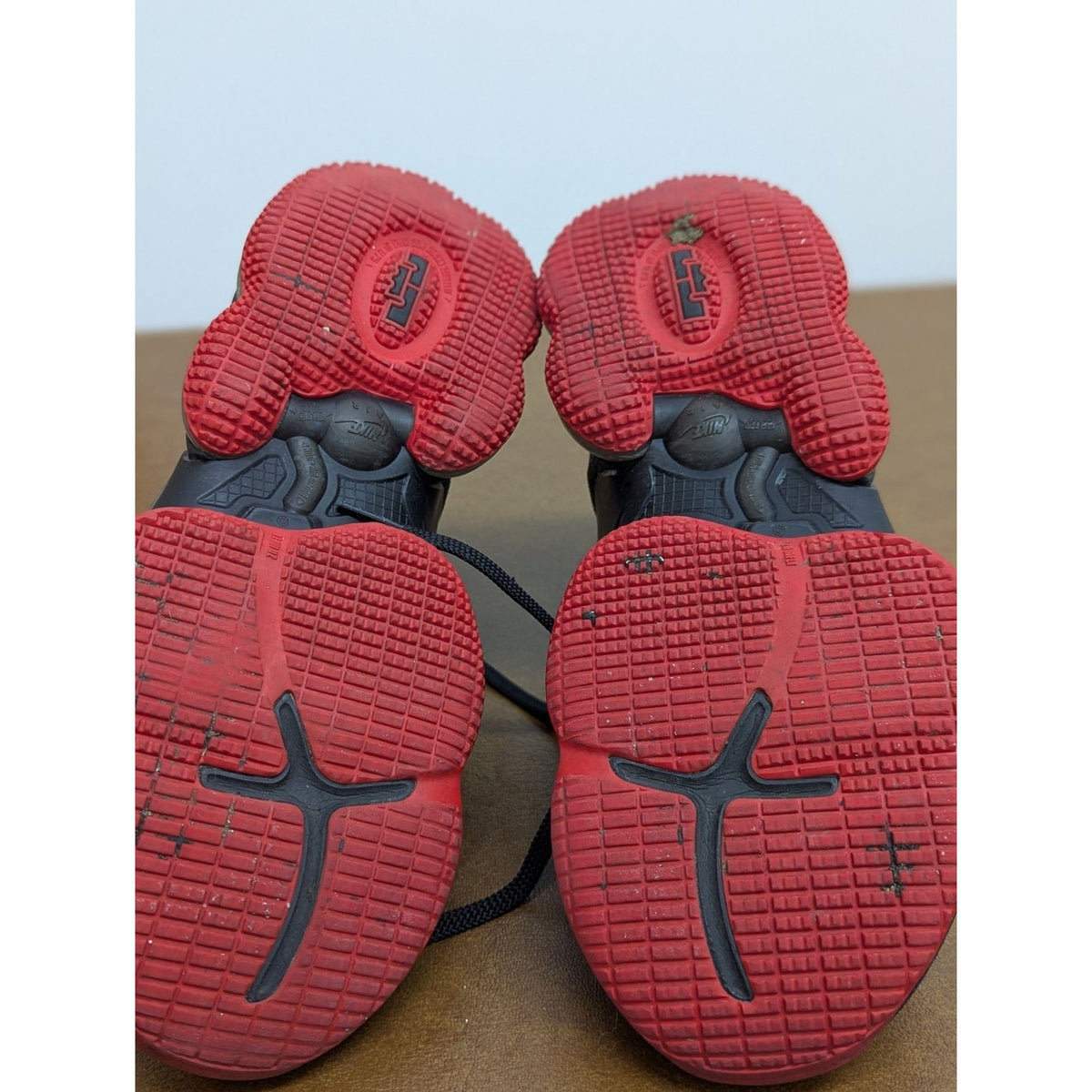 Nike LeBron Witness 6 Black/Red Basketball Shoes Size 7Y