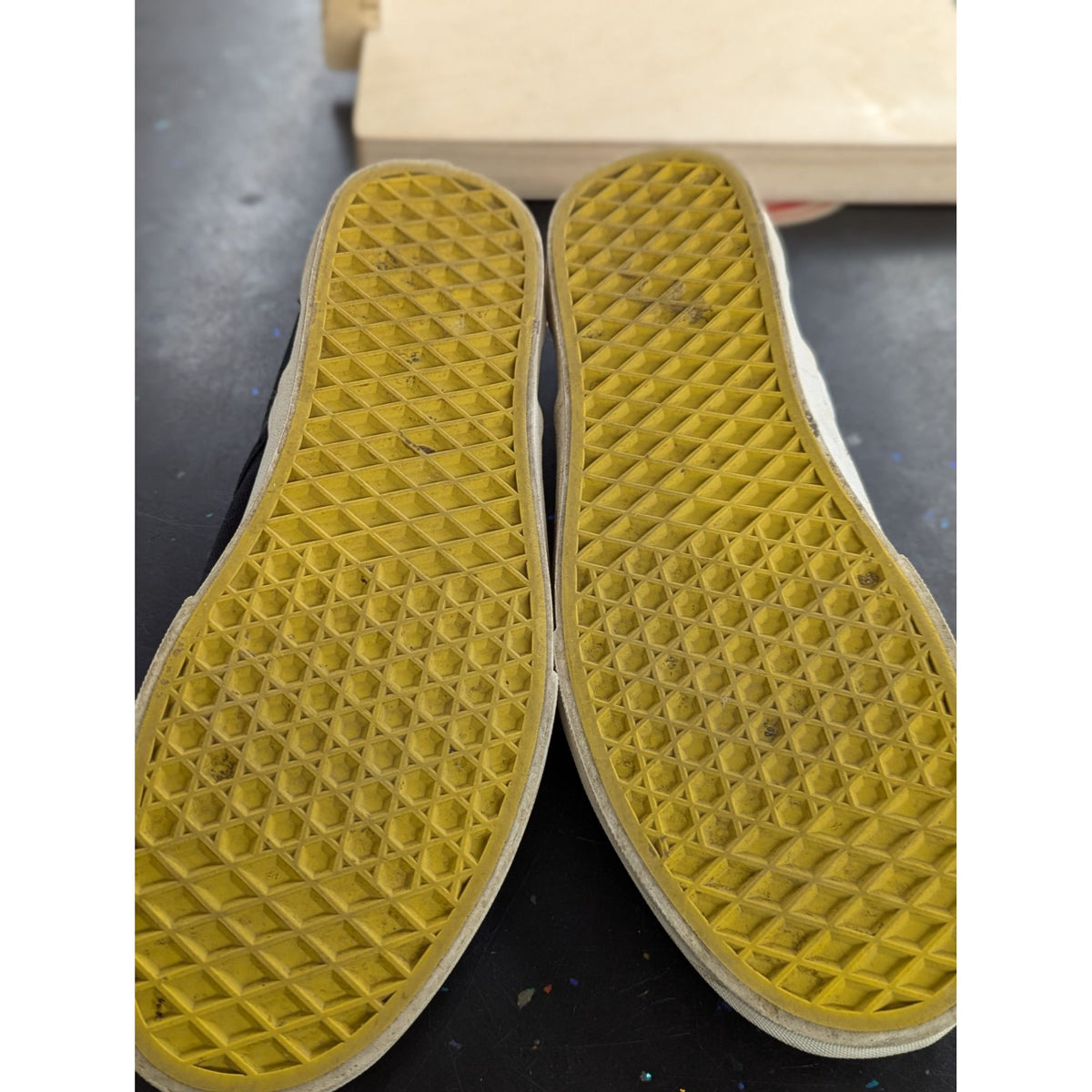 Harry Potter Vans Hufflepuff Black Canvas Slip-On Shoes Yellow Sole Mens 9 Womens 10.5
