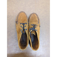 Minnetonka Brown Suede Moccasin Boots With Blue Stitching & Laces Rubber Sole Size 7.5 Pre-Owned