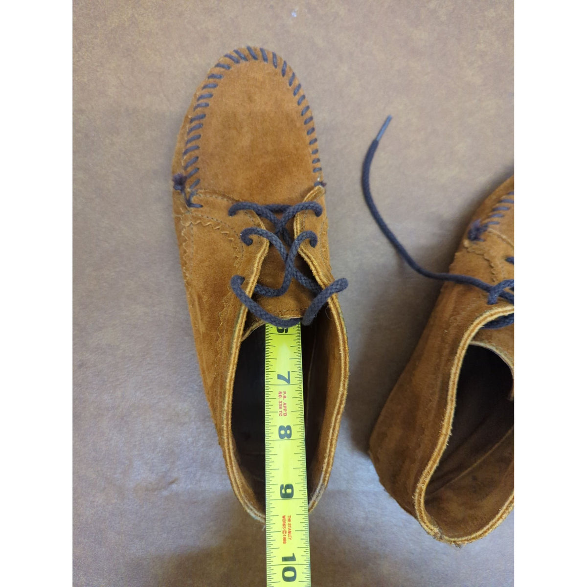 Minnetonka Brown Suede Moccasin Boots With Blue Stitching & Laces Rubber Sole Size 7.5 Pre-Owned