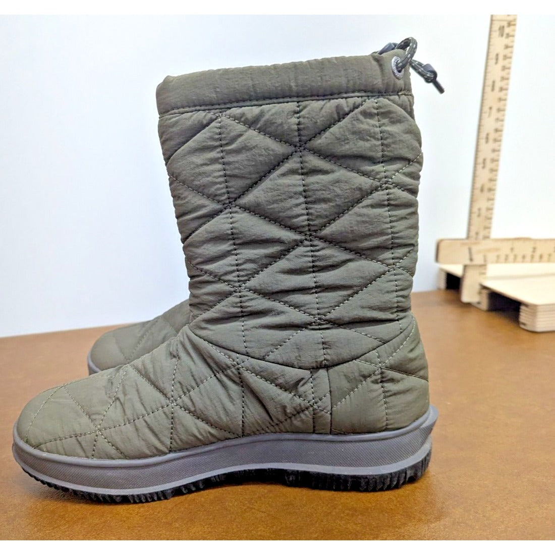 Bogs Womens Snowday Mid Boots Size 6 Olive Green Quilted Faux Fur Lining Waterpr