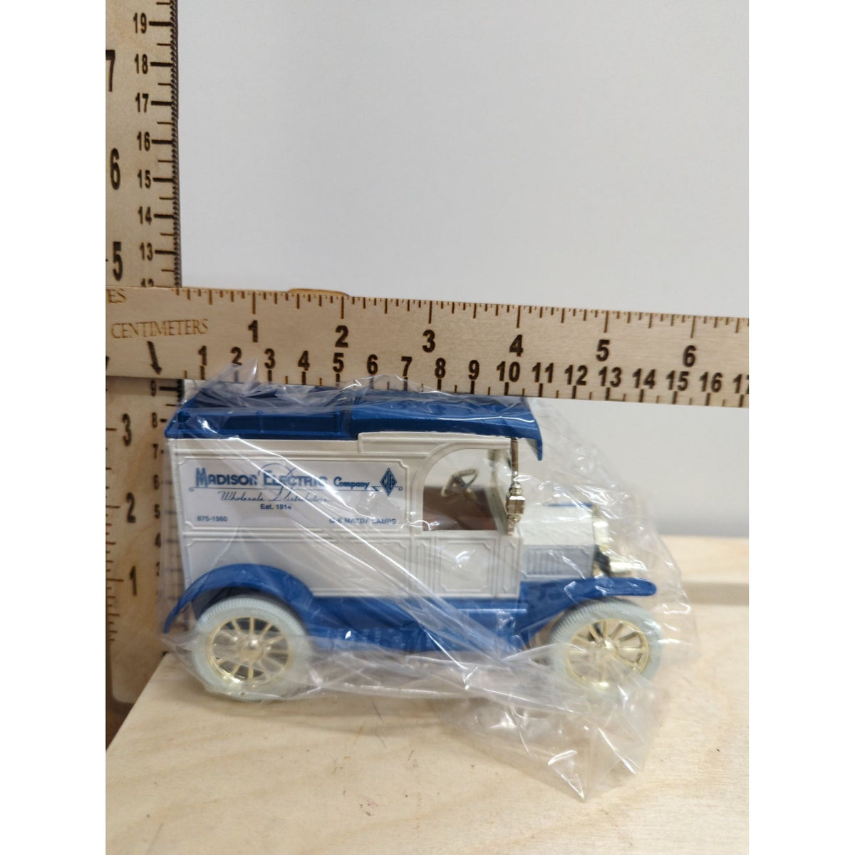 1913 Model T Delivery Bank Madison Electric Die-Cast Collectible Locking Coin Bank With Key Blue & White 1/25 Scale