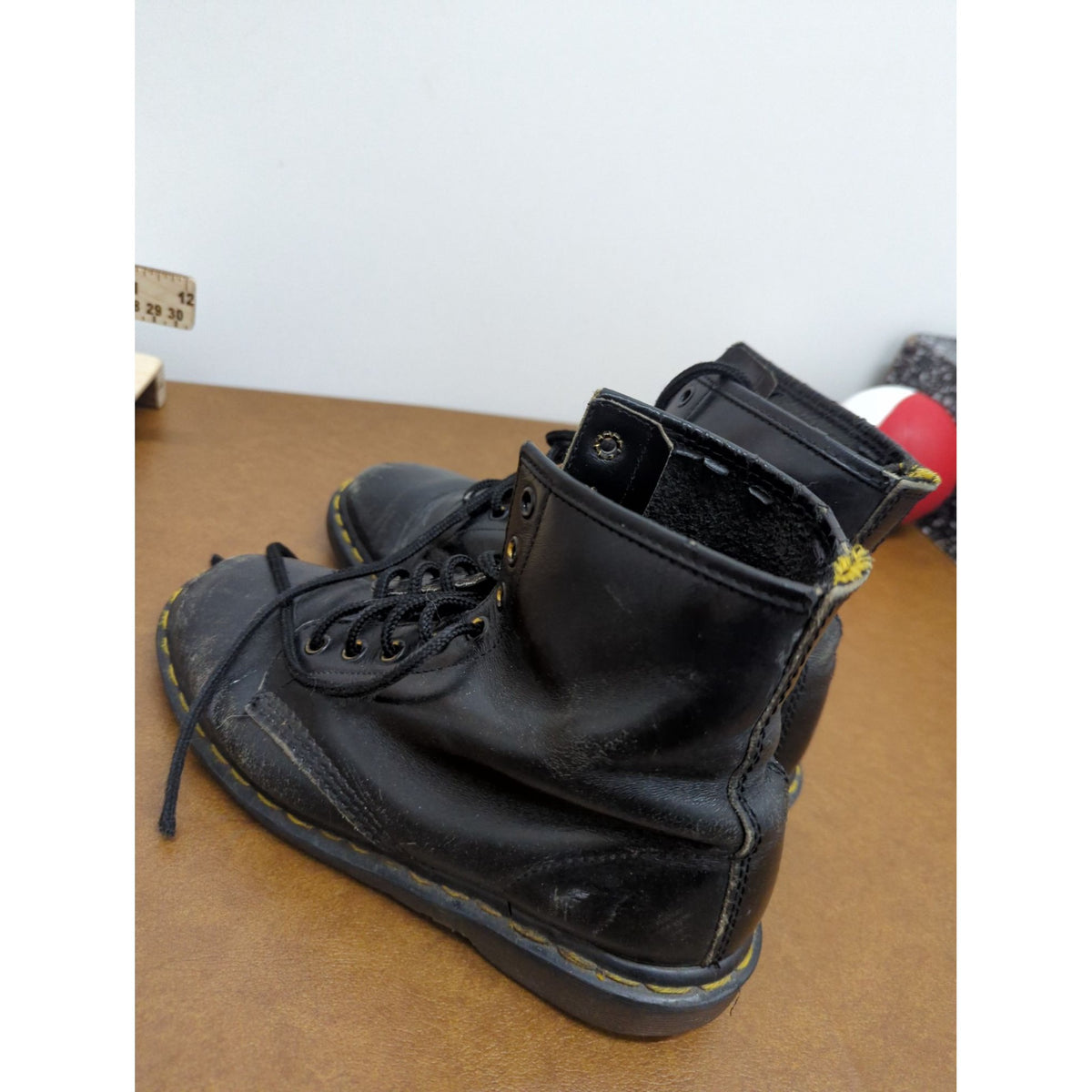 Dr. Martens Black Leather Lace-Up Combat Boots Pre-Owned Size 9