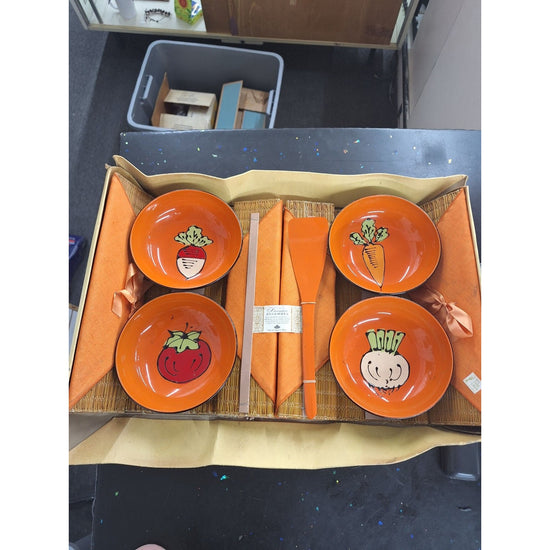 Barth & Dreyfuss California Bowls With Matching Napkins & Wood
