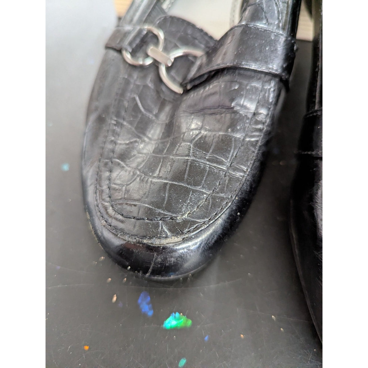 LifeStride Womens Black Crocodile Embossed Loafers With Metal Accent Comfortable