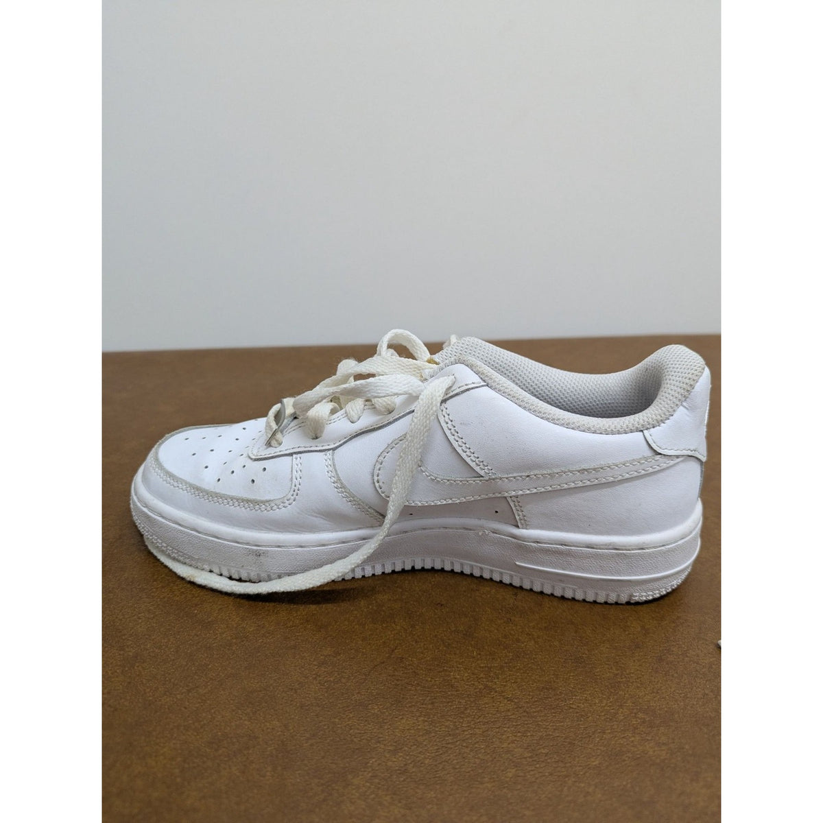 Nike Air Force 1 07 Low White Leather Sneakers Minimal Wear
