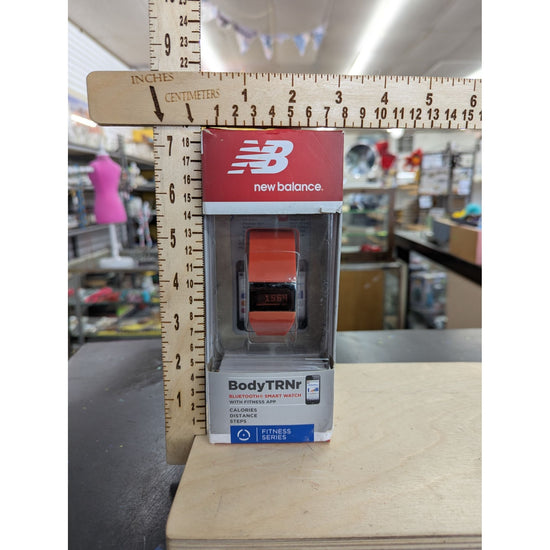 New Balance BodyTRNr Bluetooth Smart Watch Tracks Calories Steps & Distance Fitness Series Red New In Box