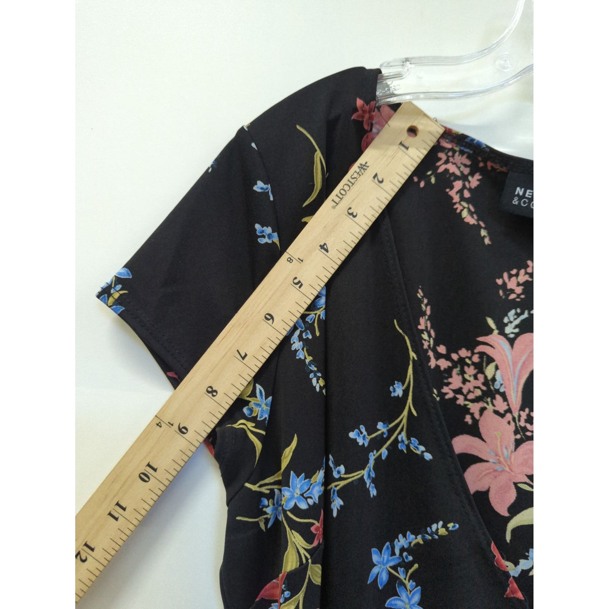 New York & Company Womens Black Floral Knee-Length Dress With Short Sleeves Size M