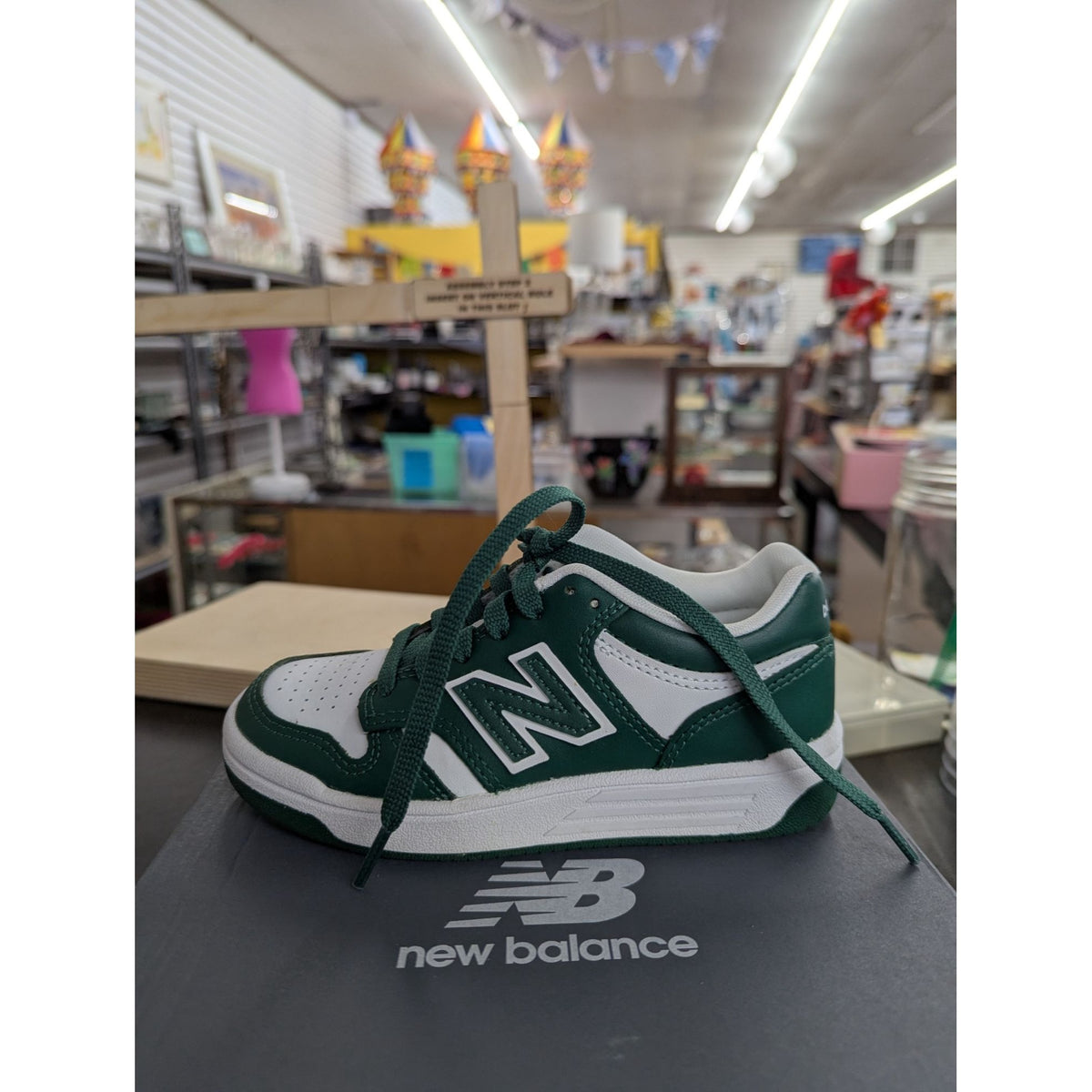 New Balance BB480 White & Green Low-Top Basketball Shoes Mens Size 11.5 US