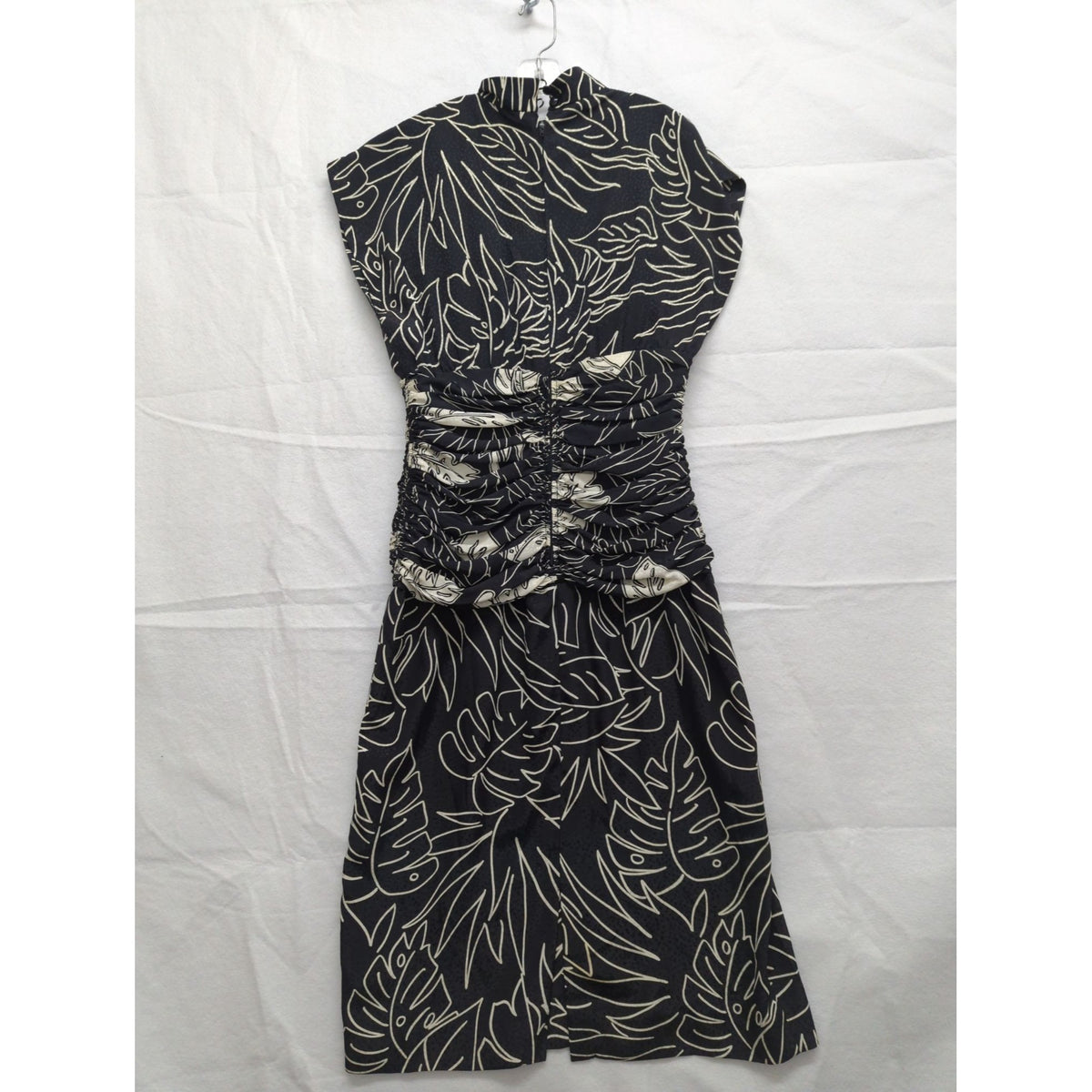 Black & White Leaf Print Ruched Midi Dress Size 8 Made In Korea 100% Polyester