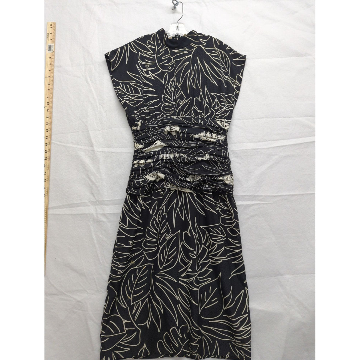 Black & White Leaf Print Ruched Midi Dress Size 8 Made In Korea 100% Polyester
