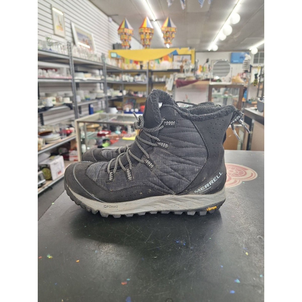 Merrell Womens Waterproof Hiking Boots Black Vibram Soles Size 7
