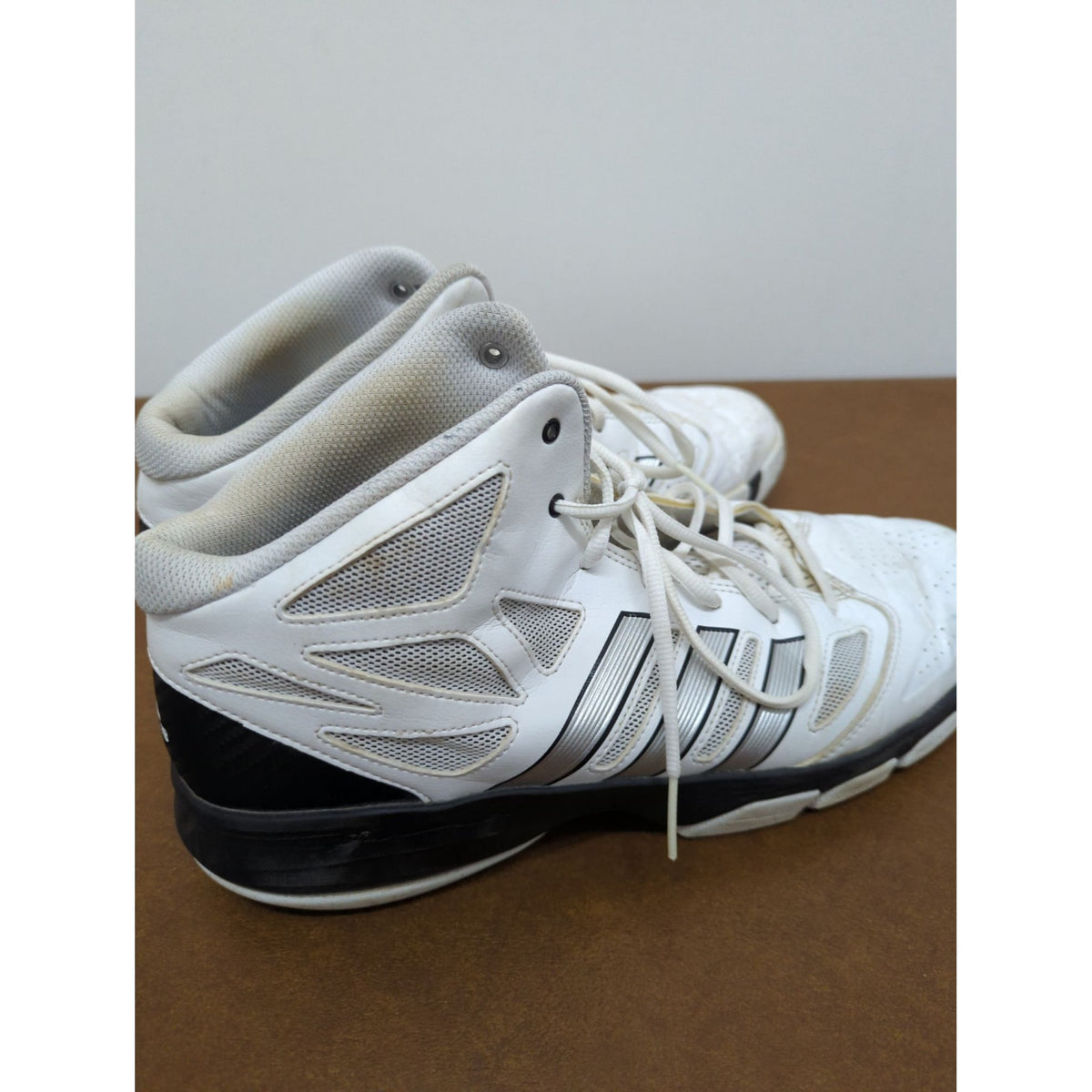 Adidas Mens White High-Top Basketball Shoes Size 12.5 With Torsion System