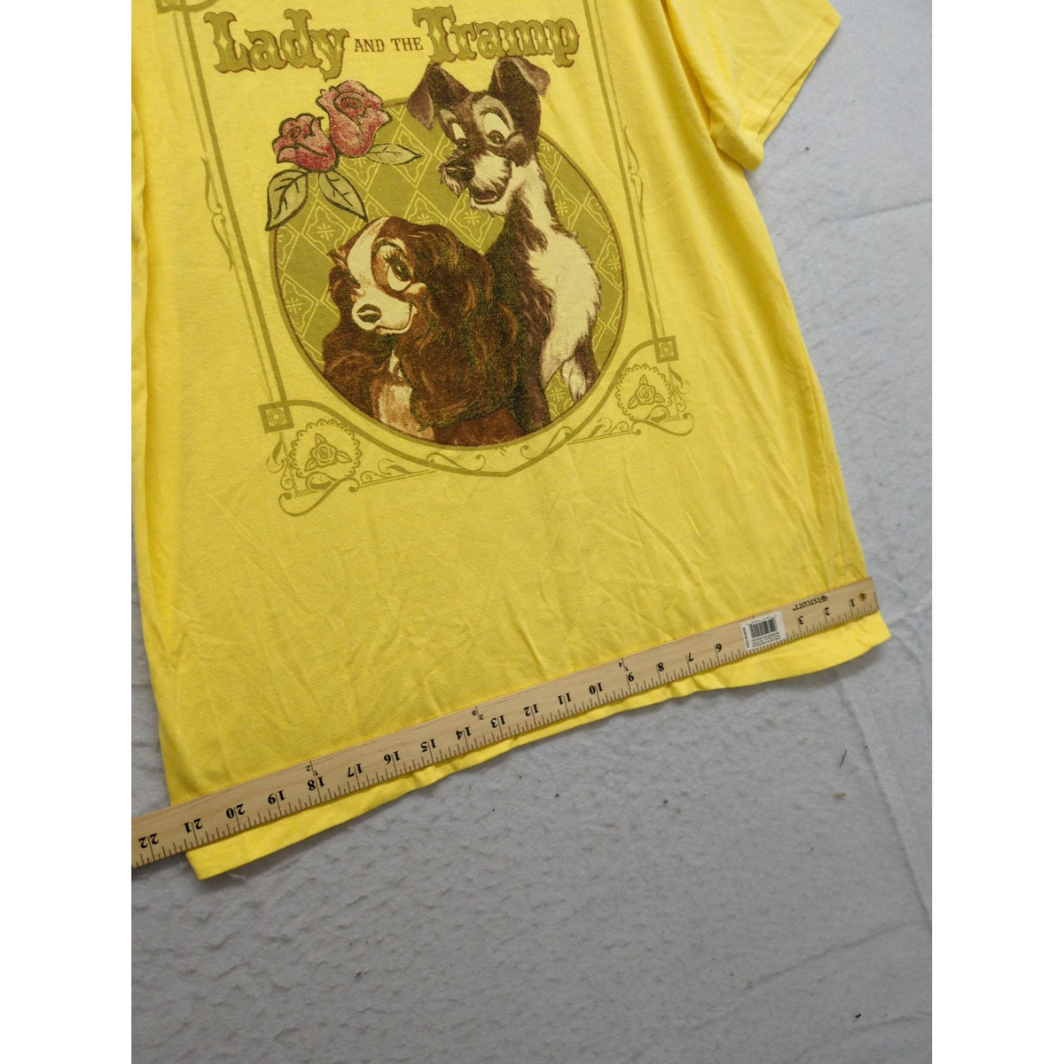 Disney Lady & The Tramp Yellow Graphic Tee Shirt Large 60% Cotton 40% Polyester