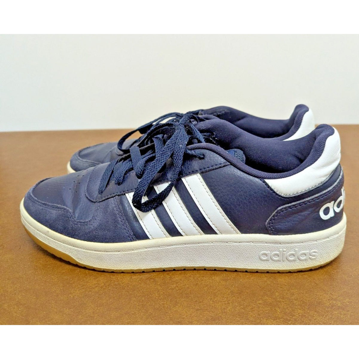 Adidas Navy Blue & White Sneakers Lace-Up Mens Size 8.5 Rubber Sole Casual Style